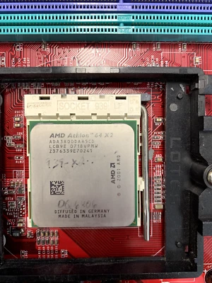 PLACA MADRE MICROSTAR MS-7185 K8N SLI CON SOCKET 939, PROCESADOR AMD ATHLON 64 X2 Foto 1 de 4