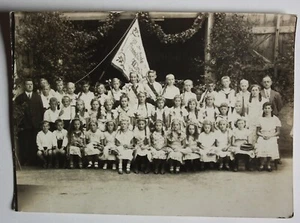 Foto, Schulfest 1934,Mädchen mit Blumenschmuck im Haar,Jungen,Lehrer, Meissen - Bild 1 von 2