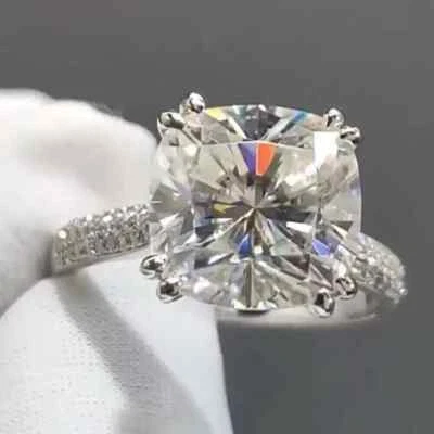 Anillo de boda solitario de diamantes cultivados en laboratorio de corte cojín de 3,20 quilates de oro blanco de 14 k Foto 1 de 4