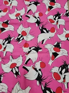 De Colección Warner Brothers Sylvester El Gato Looney Tunes Tela Rosa 3,6 Yardas (133") - Imagen 1 de 5
