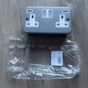 CLICK CL780 METAL CLAD 2G 4.2ATotal USB CHARGER DOUBLE PLUG SOCKET WITH BACK BOX - Picture 1 of 5