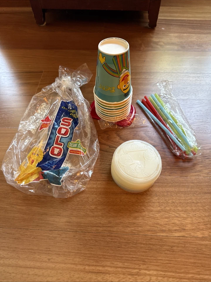Paquete combinado de 9 tazas tapas pajitas soporte Bert Earnie Big Bird Elm de Plaza Sésamo Solo Foto 1 de 4