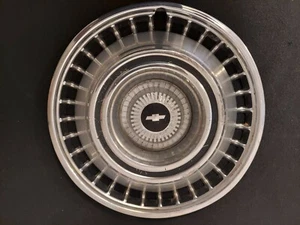 (1) Vintage 1965-66 Chevy Impala SS 14" Hubcap Wheel Cover Used - Picture 1 of 2