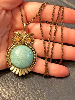 Collar con colgante de búho vintage con vientre de color turquesa y ojos de estrás de ámbar Foto 1 de 4