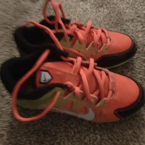 NIKE HyperDiamond Atomic Red Electric Green Black Cleats Size 2Y 684681-610 - Picture 1 of 5