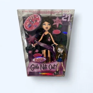 Bratz Girls Nite Out Collection 2 Outfits Modepuppe Dana Real Lashes Glitzer - Bild 1 von 3
