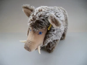 Großer Wildschwein Keiler von Steiff ca. 28cm mit Knopf und Fahne Nr. 1320/03 - Bild 1 von 8