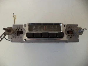  MOTOROLA 4AT ALL TRANSISTOR 1964  CAR RADIO 12 VOLTS WORKING CONDITION TESTED - Picture 1 of 9