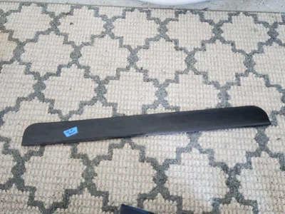 1999 - 2001 年现代 Tiburon 发球杆左侧磨损板面板装饰原始设备制造商黑色 — 第 1/2 张图片