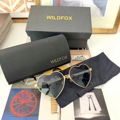 ¡Súper raro! Gafas de sol Wildfox Lolita en forma de corazón marco dorado  Foto 1 de 4