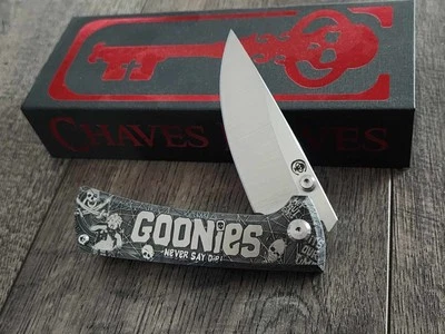 Cuchillos Chaves Grabados en Relieve RCK9 ¡Diseño/Mapa de Goonies!! Titanio - Acero M390 Foto 1 de 4