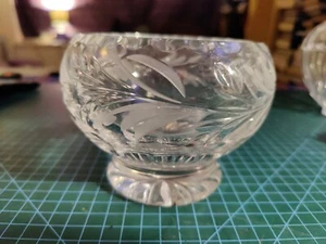 Lovely Royal Brierley Cut and Etched Crystal Bowl Dish Unusual Pattern Over 1kg - Picture 1 of 12