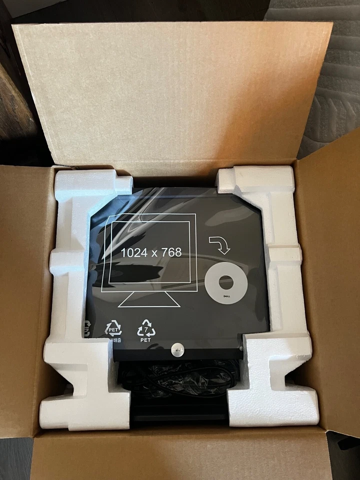 Vintage 2004 Dell Monitor  Dell E153FP LCD Monitor Brand New Never Used - Image 1 of 4