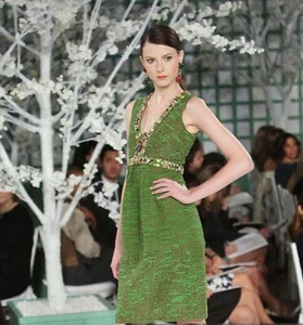 NUEVO SIN ETIQUETAS. PISTA. Vestido hasta la rodilla OSCAR DE LA RENTA 2009 talla 8 verde - Imagen 1 de 13