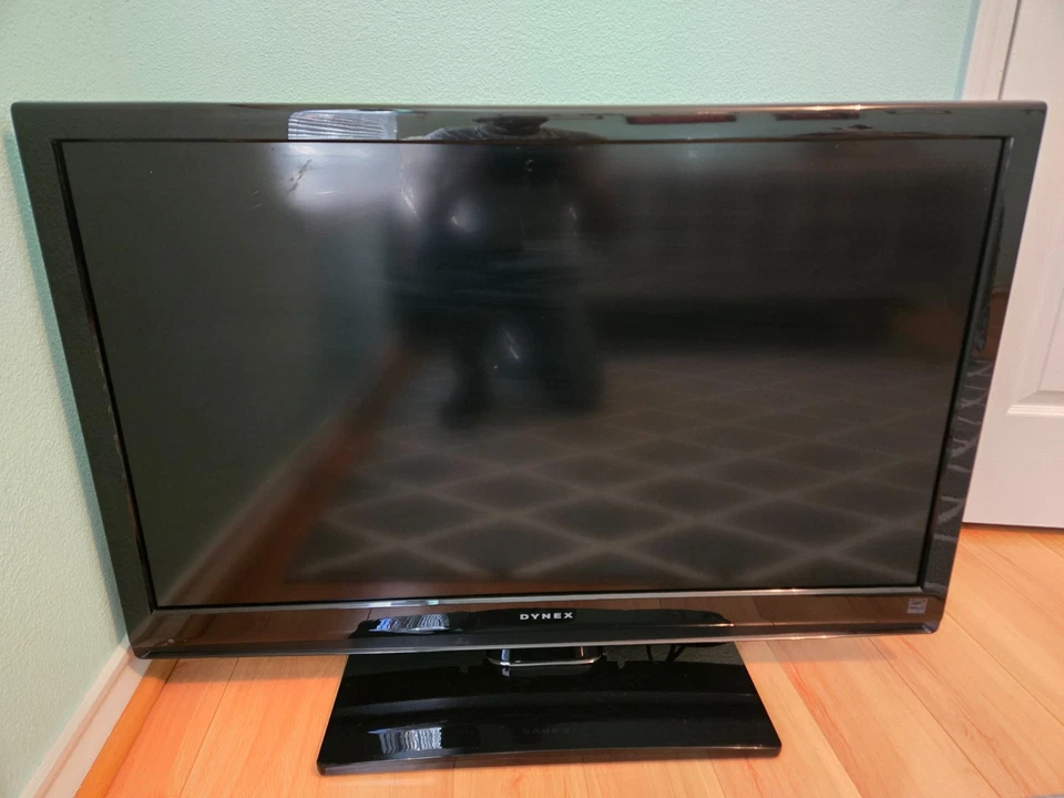TV LCD DYNEX / Modelo DX-L42-10A / Preta / Tela Plana 43 Polegadas - Imagem 1 de 1