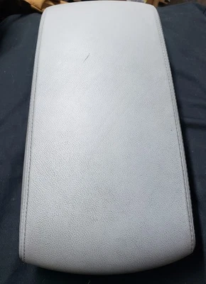 07-11 原始设备制造商丰田凯美瑞中心控制台盖灰色皮革带缝线   — 第 1/4 张图片