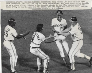 Foto originale UPI 1974 Baltimore Orioles Baylor Powell Etchebarren pressa filo - Foto 1 di 2