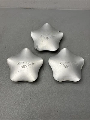 1994-1998 FORD MUSTANG GT Silver Center Cap F4ZC-1A096-DA, Set of 3 - Imagem 1 de 4