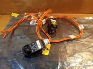 Posten 2 Telemecanique XCK-P Endschalter 3A 240 Volt & Kabel - Bild 1 von 2