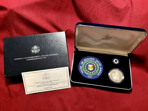 1997 LAW ENFORCEMENT COMMEMORATIVE  PROOF DOLLAR INSIGNIA  PATCH SET Cover