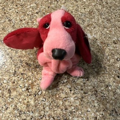 New Vintage Applause Hush Puppies Red & Pink Basset Hound Bean Bag Plush - Image 1 of 3