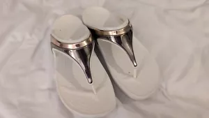 Crocs Sloane White And Gold Toe Post Wedge Sandals Flip Flops UK 8 W10 EUR 41 - Picture 1 of 5