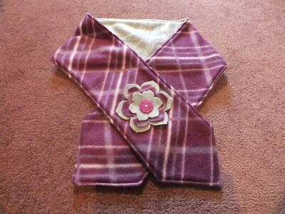 Nueva bufanda hecha a mano gris ciruela a cuadros hecha a mano flor 43x5" suave polar Foto 1 de 3