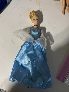 Vestido de muñeca Cenicienta Disney Princesa Luces cenicienta Iluminado 1996 - Imagen 1 de 3