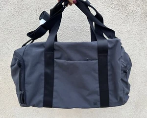 New Command The Day Duffel Lululemon X Barry's Grey/Black Gym Bag - Picture 1 of 13