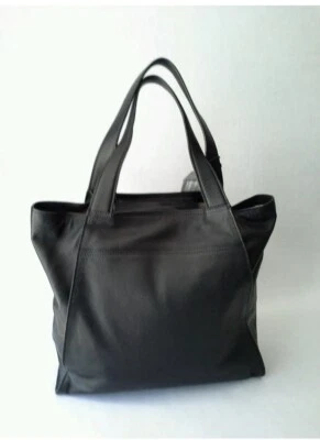 Bolso de Mano Foley + Corinna Cojín Cuero Acolchado Negro $298   Foto 1 de 4