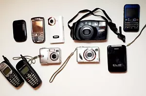 10 Stück gemischtes Konvolut Handys und Kameras (für Teile/die meisten Artikel ungeprüft) - Bild 1 von 24
