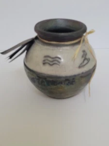Raku Petroglyph Hawaiian Volcano Art Pottery Vase Pot 2005 Hawaii MCM Signed - Picture 1 of 16