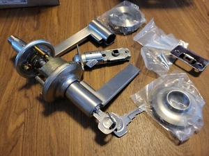 Yale Keyed Entry Door Lock YH ENT VLD 15 RCADJ YR71 VL 619 D540VN01 Satin Nickle - Picture 1 of 3