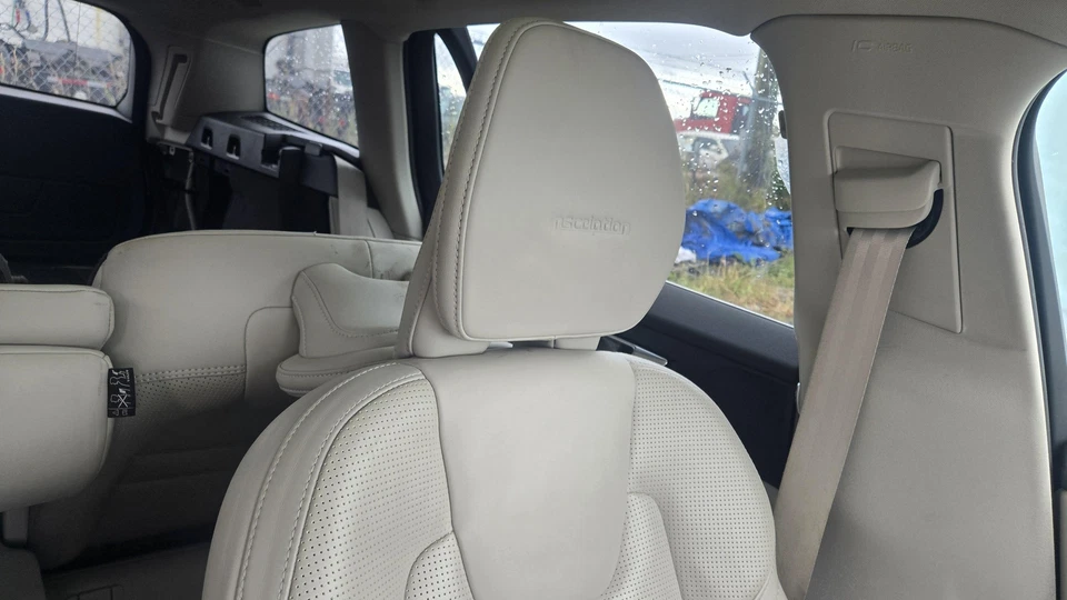 Reposacabezas izquierdo VOLVO V60 19 20 21 OEM 31498350 Foto 1 de 1