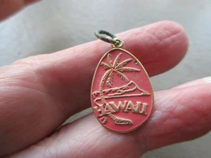 VINTAGE GOLD TONE PINK ENAMEL HAWAII PALM TREE RETRO FOB CHARM PENDANT BRACELET - Picture 1 of 2