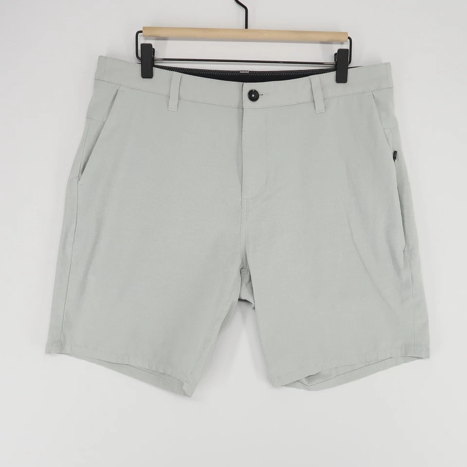 Vuori Aim Shorts Mens 34 Light Gray Athleisure Golf Stretch Casual Performance - Image 1 of 4