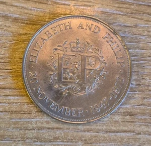MONEDA CONMEMORATIVA ELIZABETH Y PHILLIP 20 DE NOVIEMBRE 1947 - 1972 - Imagen 1 de 2