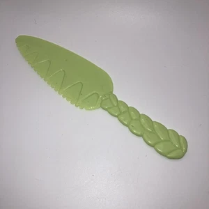 VTG Light Green Lettuce Knife 9 1/4” MCM Plastic w/Weave Pattern - Picture 1 of 5