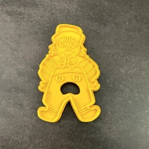 Vintage Ervan Guttman Cookie Cutter Raggedy Andy Yellow Plastic - Picture 1 of 4