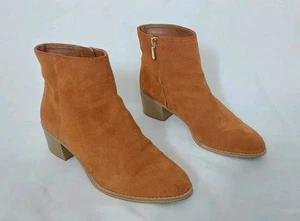 CLARKS MID BROWN SUEDE ANKLE CHELSEA BOOTS 2" HEEL UK6D EU39.5 FREE P&P!! - Picture 1 of 10