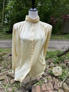 Vintage Liz Claiborne Satin Button Neck Office Blouse Light Yellow S 8 Polyester - Picture 1 of 12