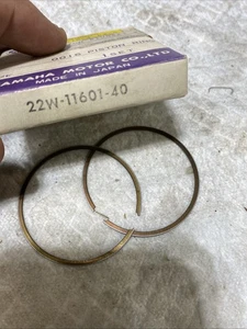 Nuevos anillos de pistón Yamaha OEM 4º sobre 1983 YZ80 22W-11601-40-00 #128 - Imagen 1 de 2