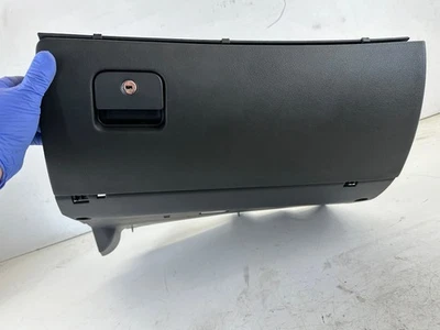 Guantera negra Audi Allroad A6 C5 01-05 OEM 4B1 880 301 A Foto 1 de 4