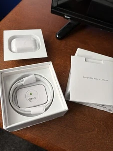 Apple AirPods Pro 2ème génération avec étui de charge sans fil MagSafe (USB-C)... - Photo 1 sur 2