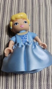 Lego Duplo Figure Cinderella w/ skirt lt. blue/white - Picture 1 of 2