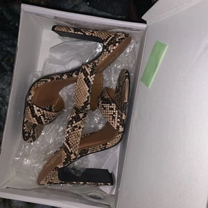 X2b Thalia Mule Slide Sandals Womens Sz 5.5 Snakeskin Block Heels Shoes - Picture 1 of 7