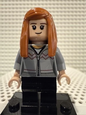 LEGO Harry Potter Universe Minifigure: Ginny Weasley - Image 1 of 2