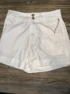 Damen High-Rise Everyday Shorts - A New Day White. Größe 4. Neu mit Etikett. Z - Bild 1 von 9
