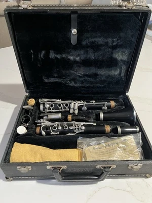Clarinete Vintage Artley Prelude – EUA – Completo com Estojo e Acessórios - Imagem 1 de 4