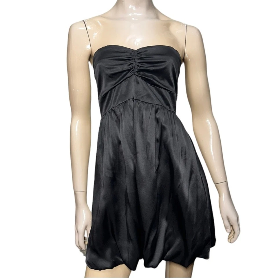 Mini vestido de festa Myne feminino tamanho M preto bainha de seda dupla sem alças - Imagem 1 de 4